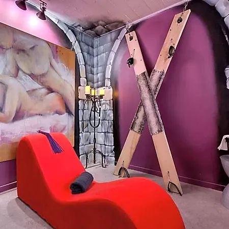 Marquis De Sade 3*