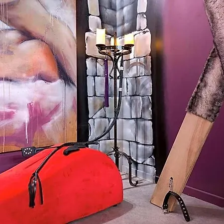 Marquis De Sade 3*